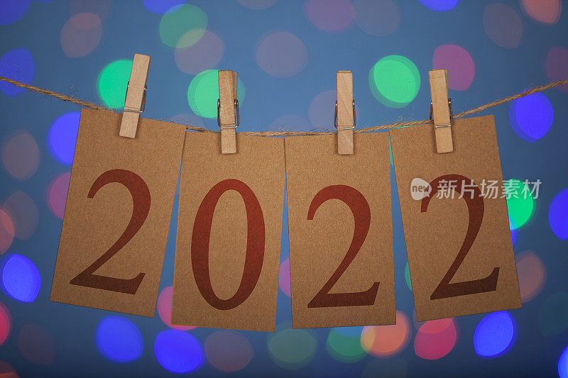 2022年新年概念剪接卡片和灯