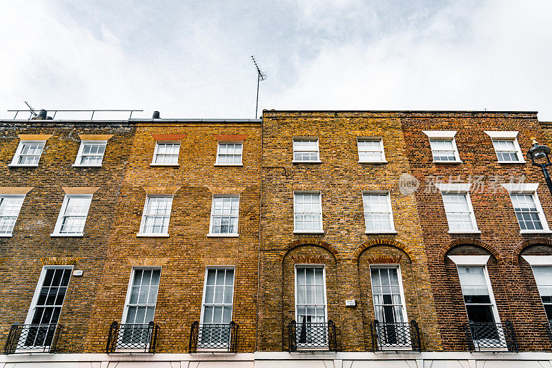 伦敦古老的砖砌公寓楼