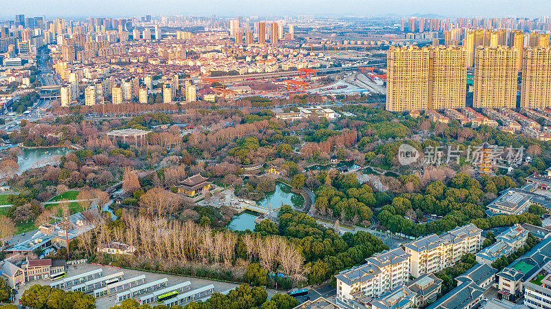 中国江苏省常州红梅公园、文笔塔与天宁寺