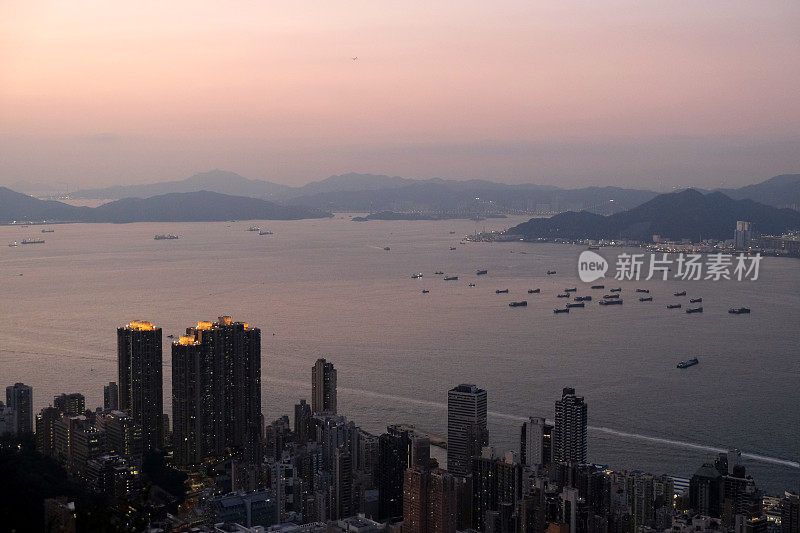 日落时分的香港南海