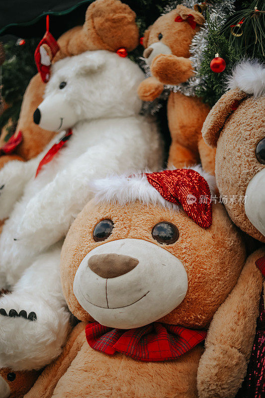 熊，玩具和圣诞装饰概念，新年