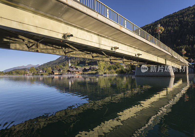 奥地利威森湖上的桥。