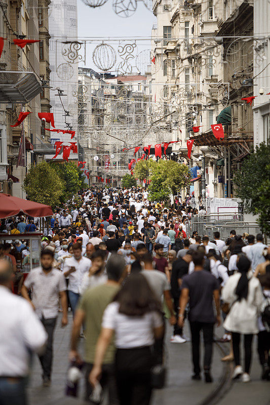 伊斯坦布尔塔西姆拥挤的Istiklal街