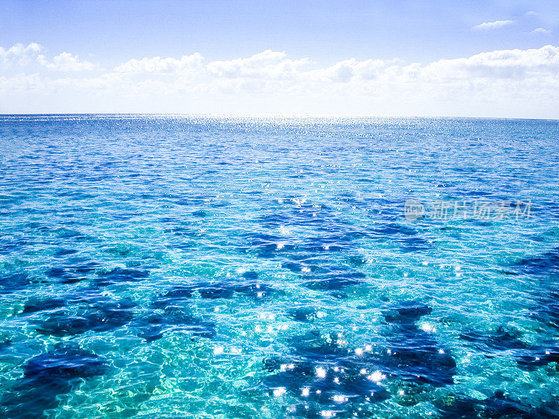 清澈湛蓝的海水