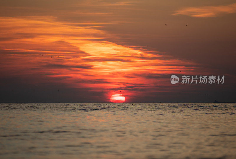 马尔马拉海上的日落。