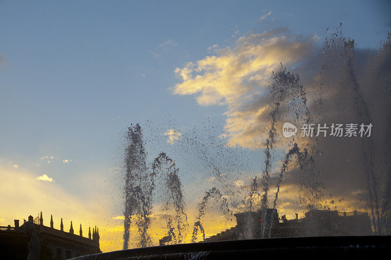 巴塞罗那加泰罗尼亚广场喷泉。