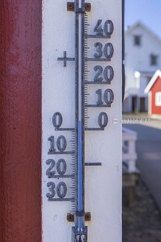 在挪威罗弗敦群岛的温度计