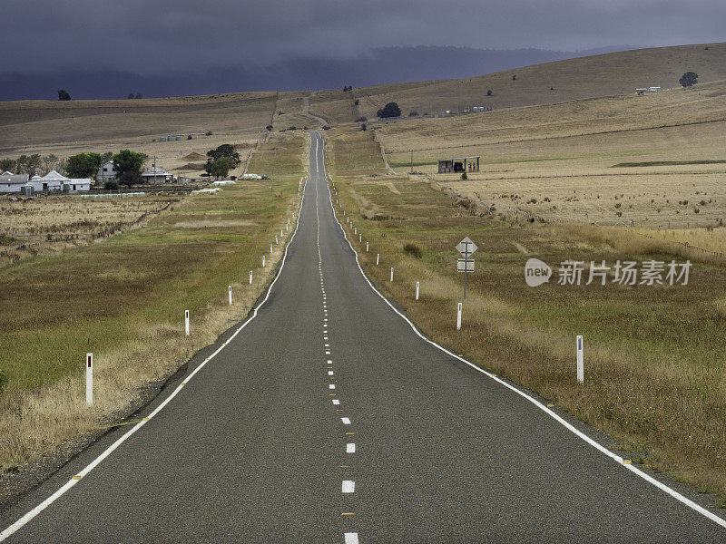 乡间又长又直的路