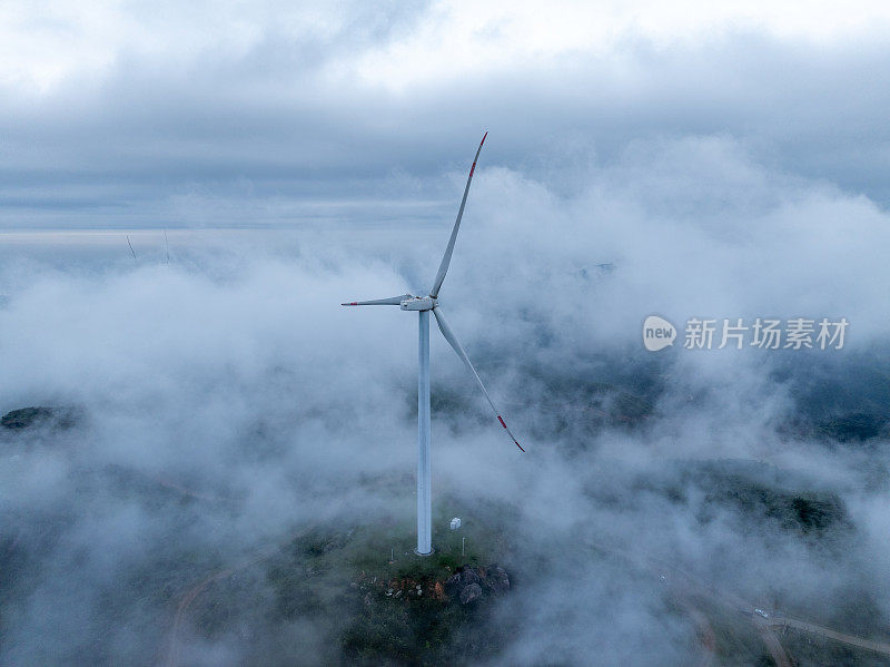 山区风电场云和雾的航空摄影