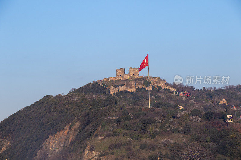 位于土耳其伊斯坦布尔阿纳多卢卡瓦吉博斯普鲁斯海峡和黑海交汇处的Yoros城堡遗址