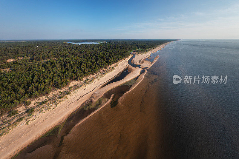 利莱斯特河位于波罗的海维德泽姆地区入海口