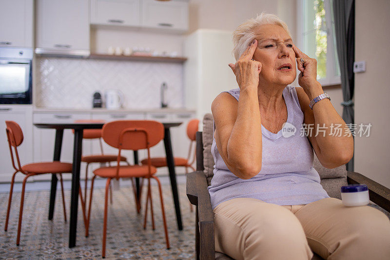 老年妇女遭受痛苦