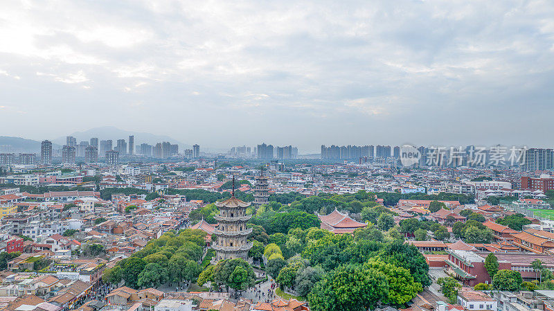 中国福建省泉州市历城区西街和开元寺旅游景点航拍图