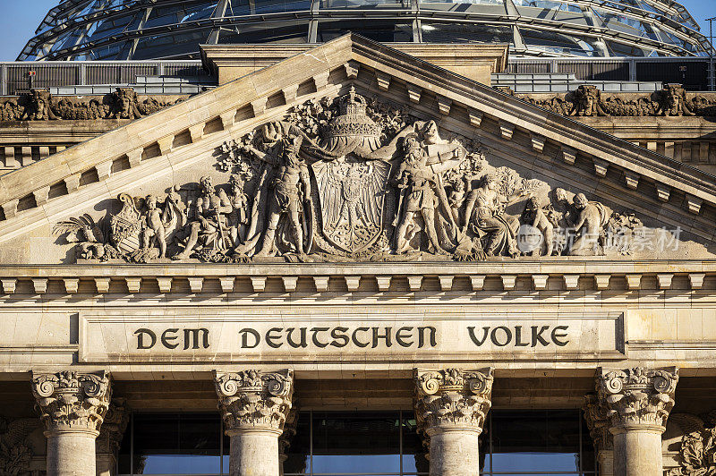 德国国会大厦的联邦议院入口