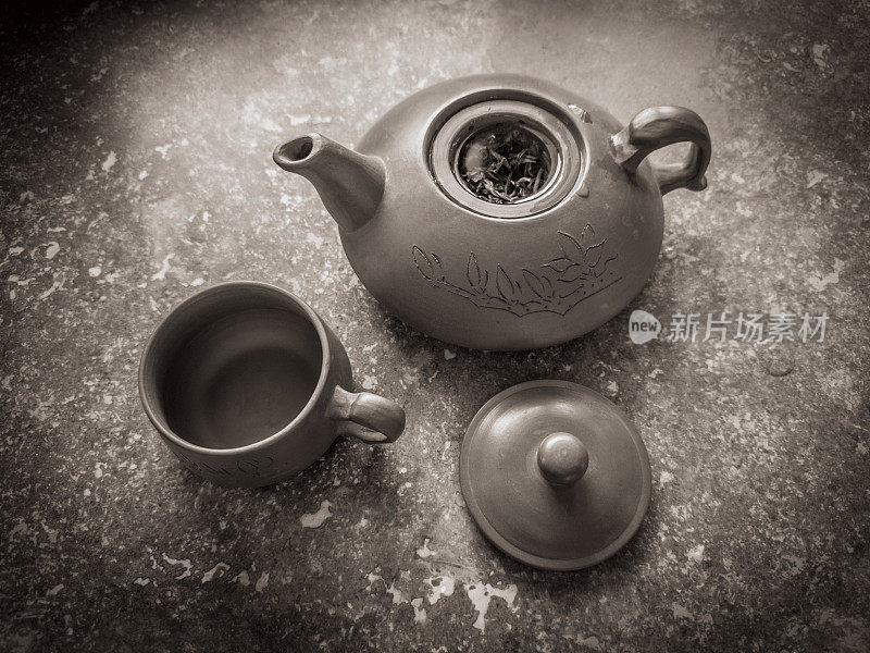 陶制茶杯和茶壶