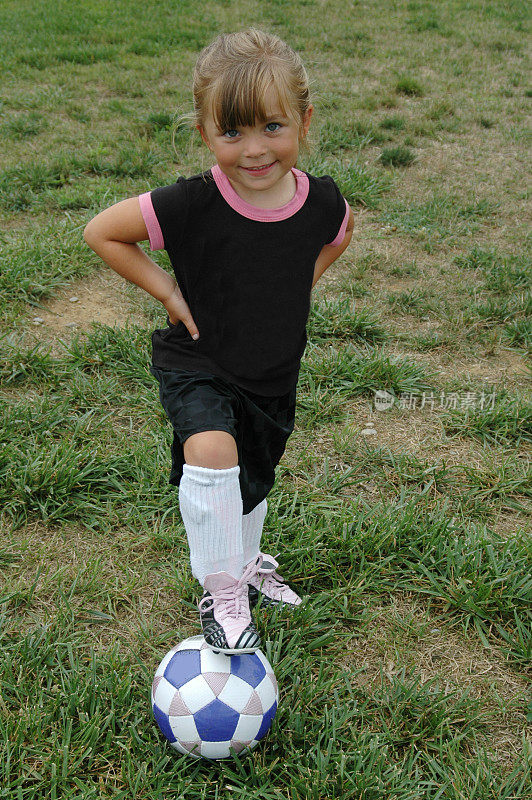 足球的女孩