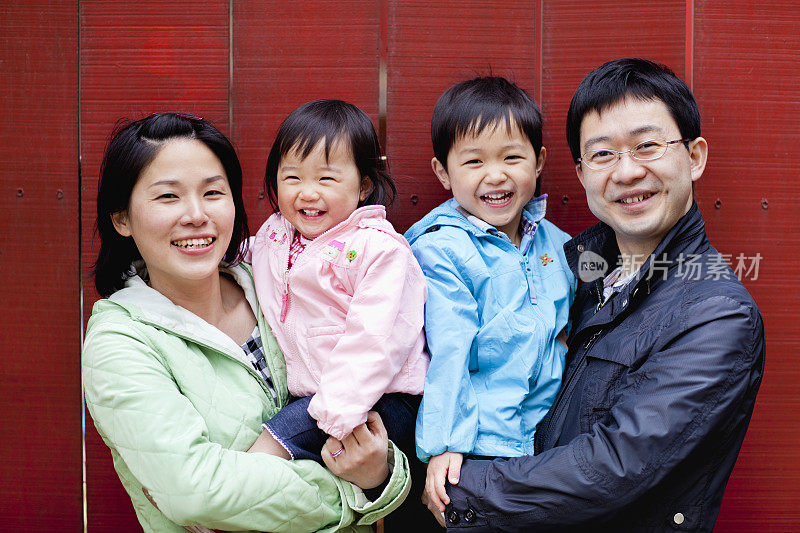 亚洲家庭微笑