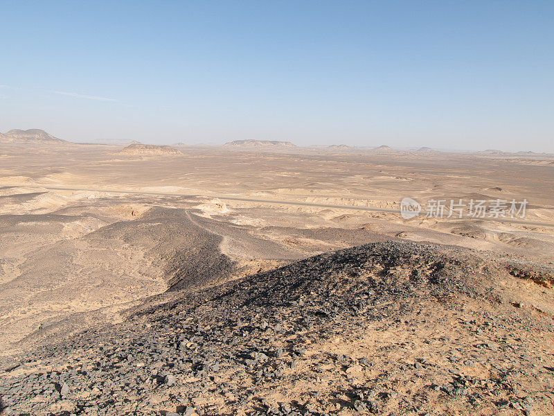 埃及巴哈里亚绿洲附近的白色沙漠