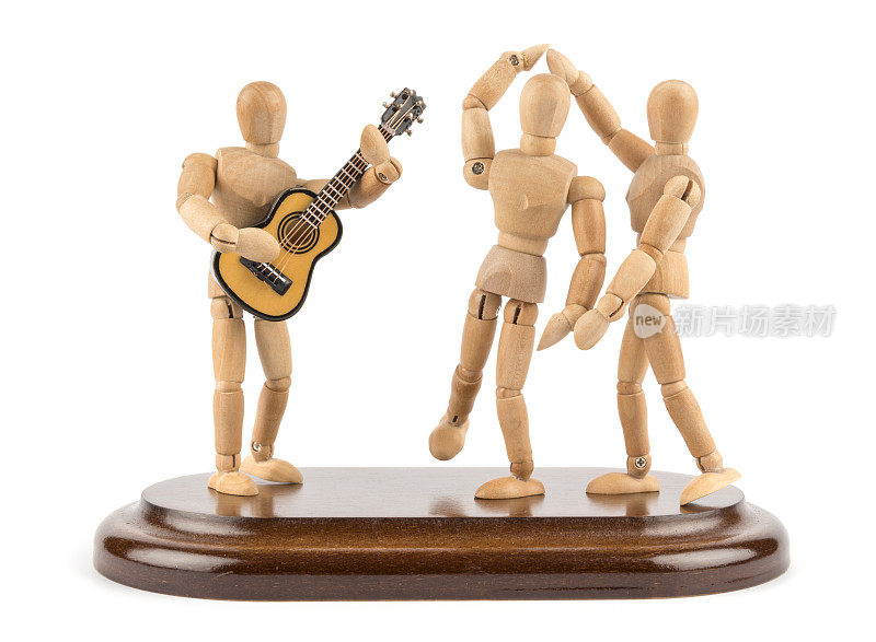 木制人体模型夫妇随着吉他音乐跳舞-爱的约会