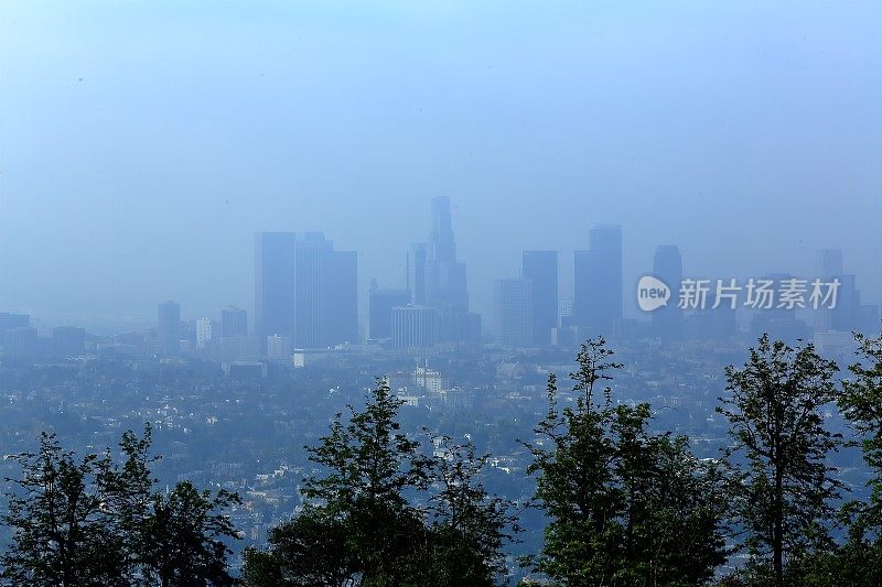 烟雾弥漫的洛杉矶市区