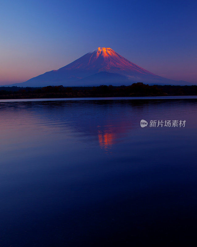 富士山的倒影