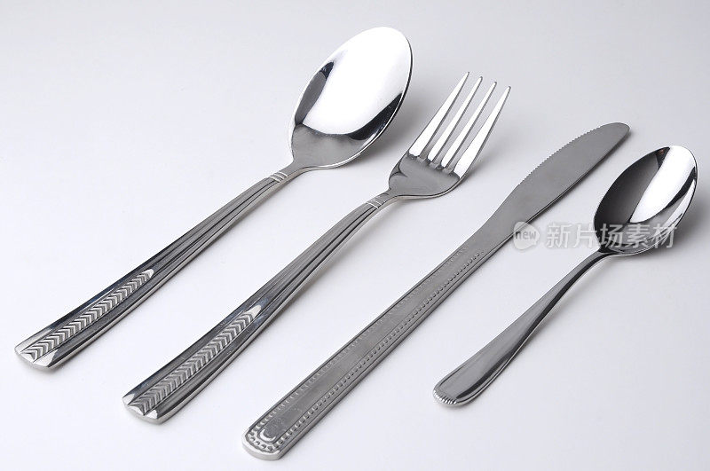 叉子，勺子和刀，不锈钢厨房用具隔离