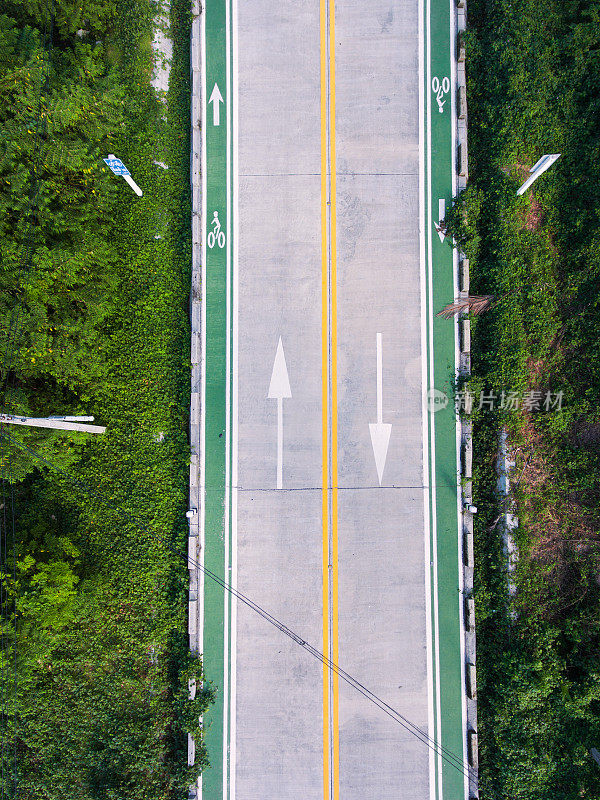 蜿蜒的道路方向