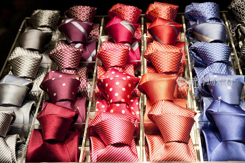 色彩鲜艳的领带