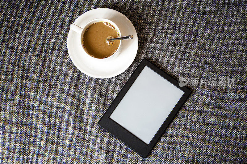 电子书和咖啡