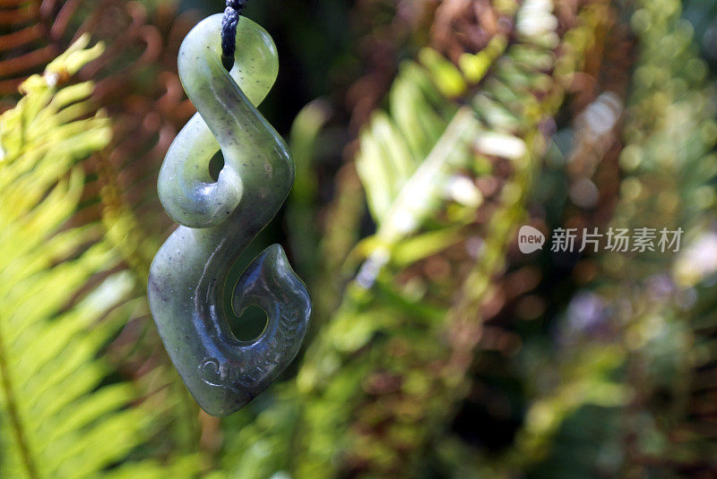 绿石(Pounamu)双扭鱼钩吊坠