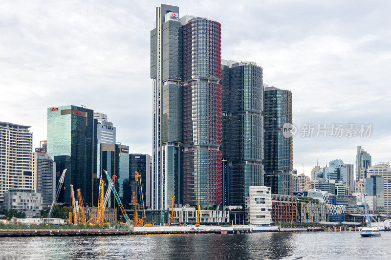 达令港沿岸的悉尼城市景观