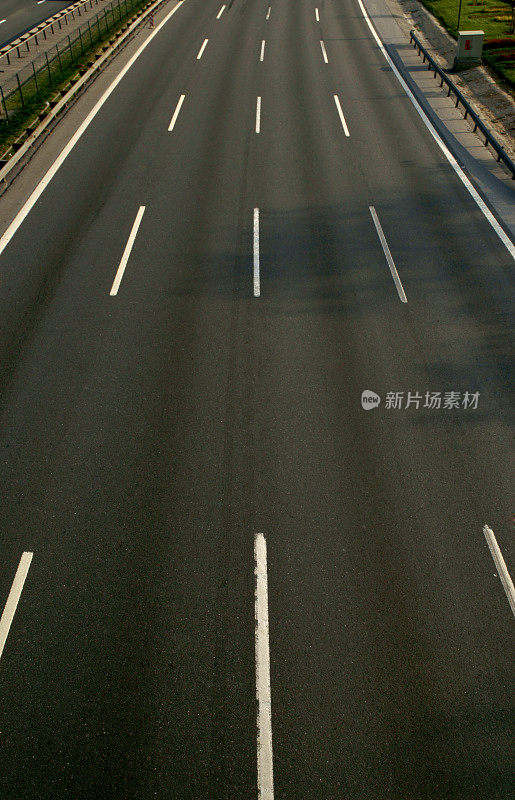 空的高速公路