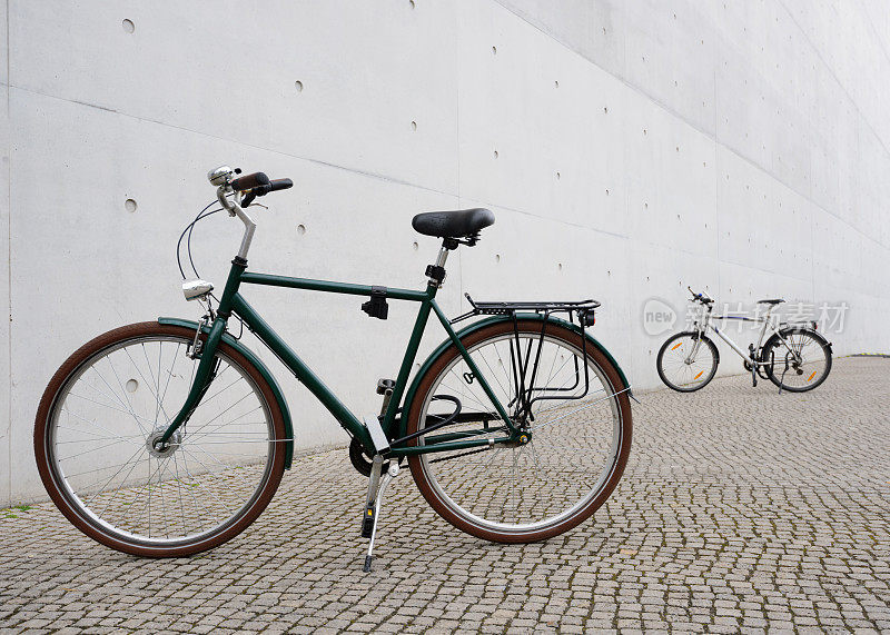 在柏林停放自行车