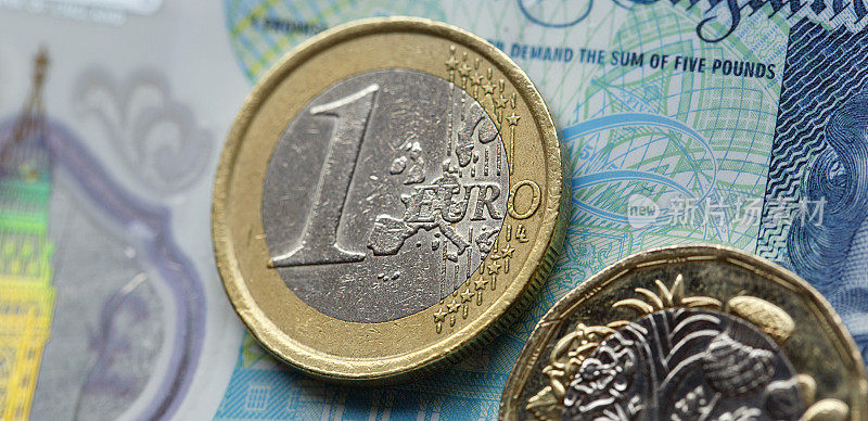 新的英镑硬币和欧元