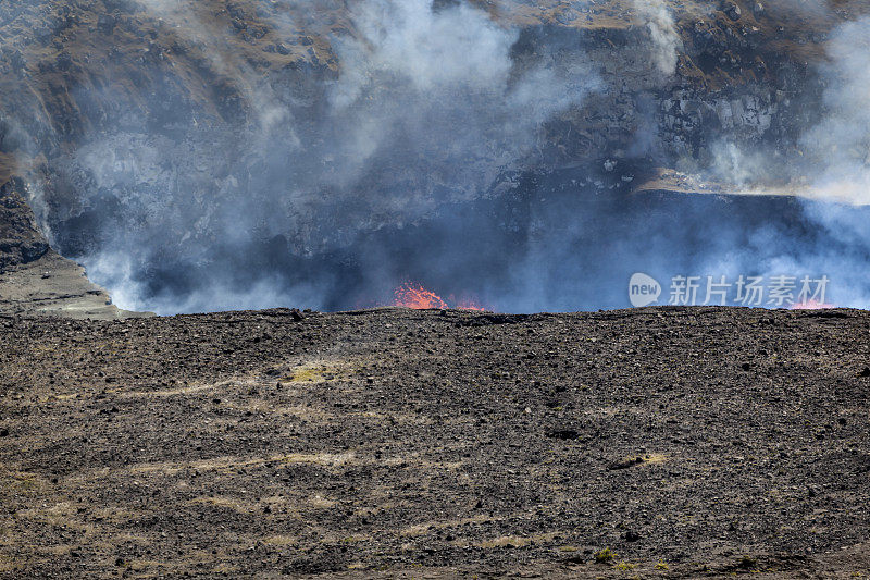 美国夏威夷大岛基拉韦厄火山口的脉动熔岩。