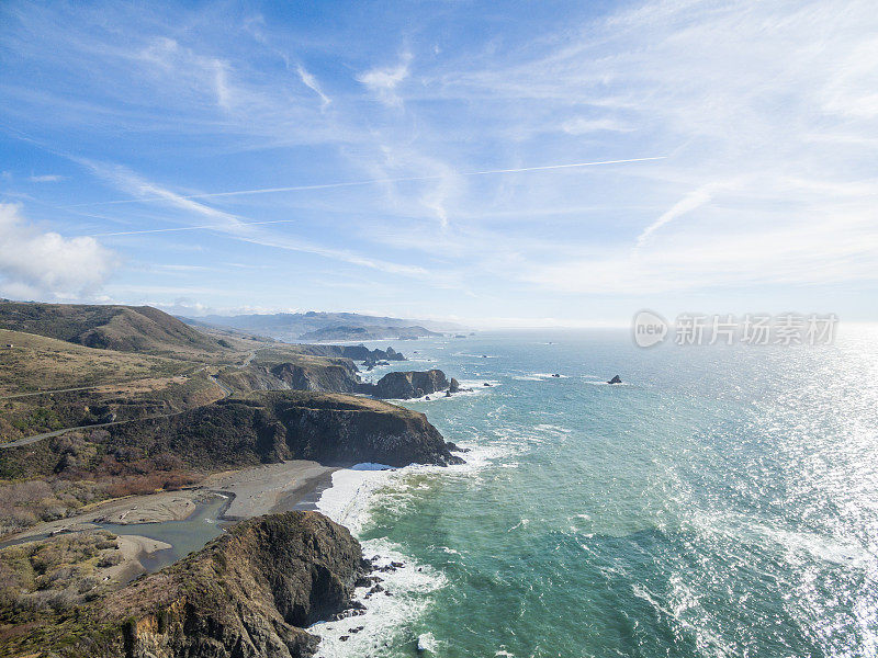 海岸无人机拍摄的太平洋海景:加利福尼亚北部