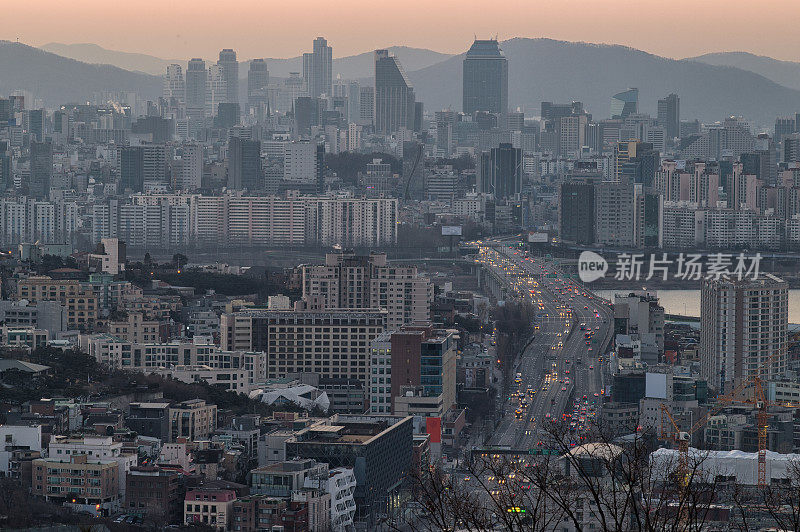 首尔冬天的早晨