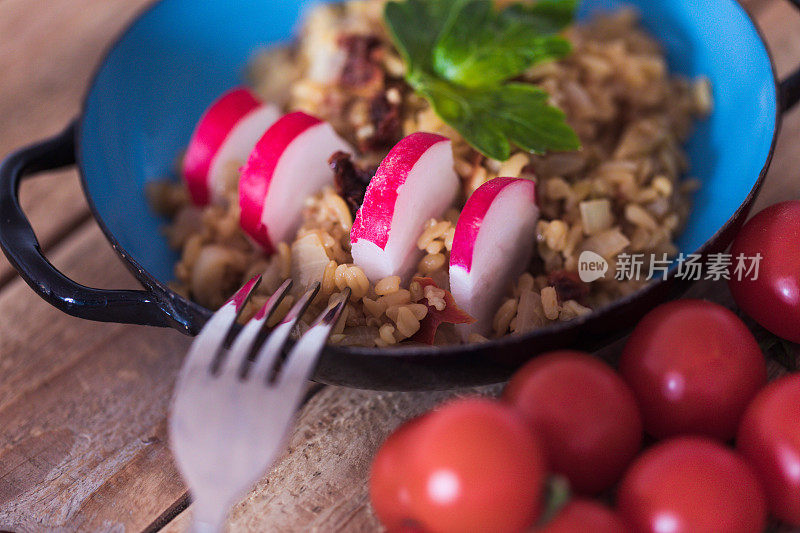 干番茄干小麦，红辣椒，新鲜鸡蛋