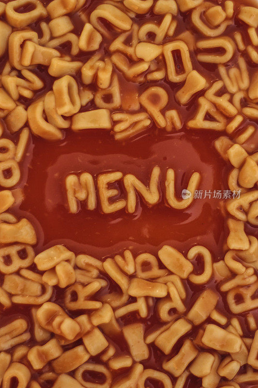 “菜单”这个词是用意大利面的字母形状拼出来的