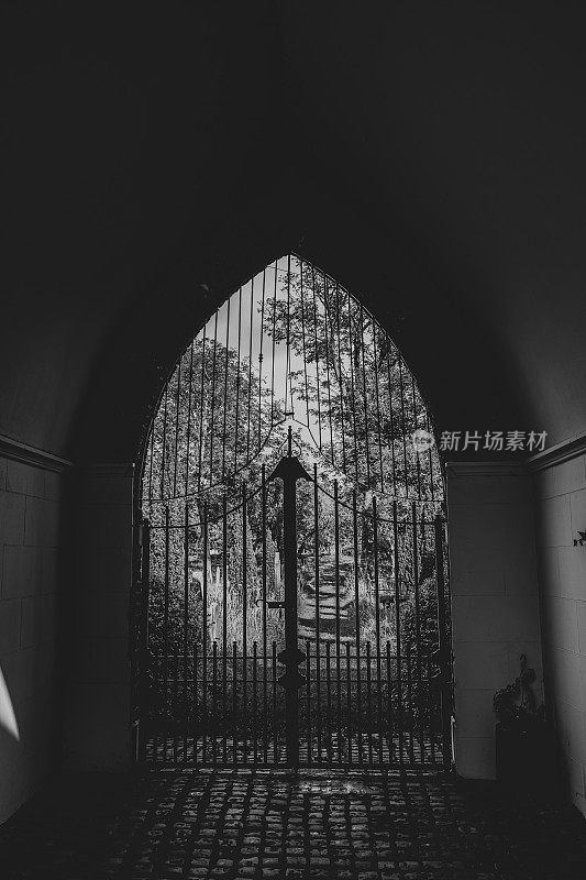 维多利亚墓地的大门