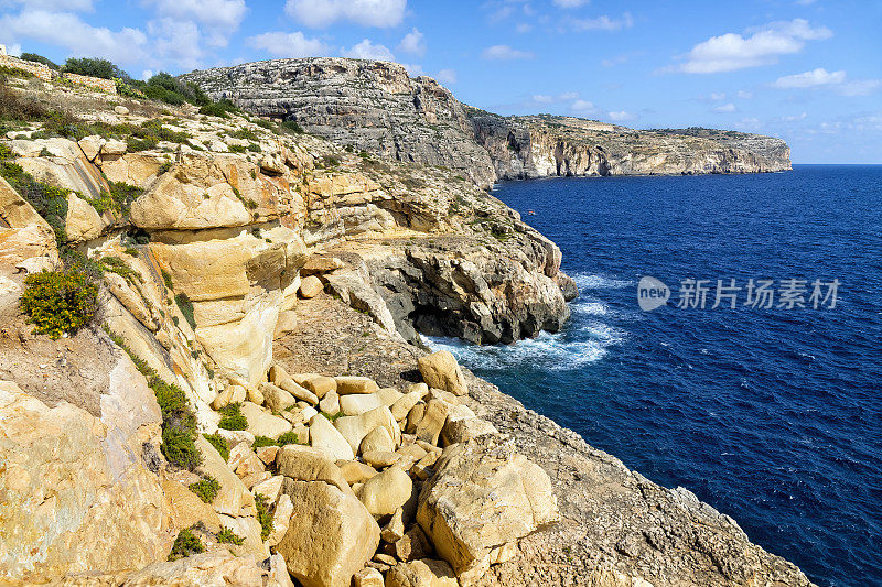 马耳他-地中海旅游目的地，蓝色岩洞地区的悬崖