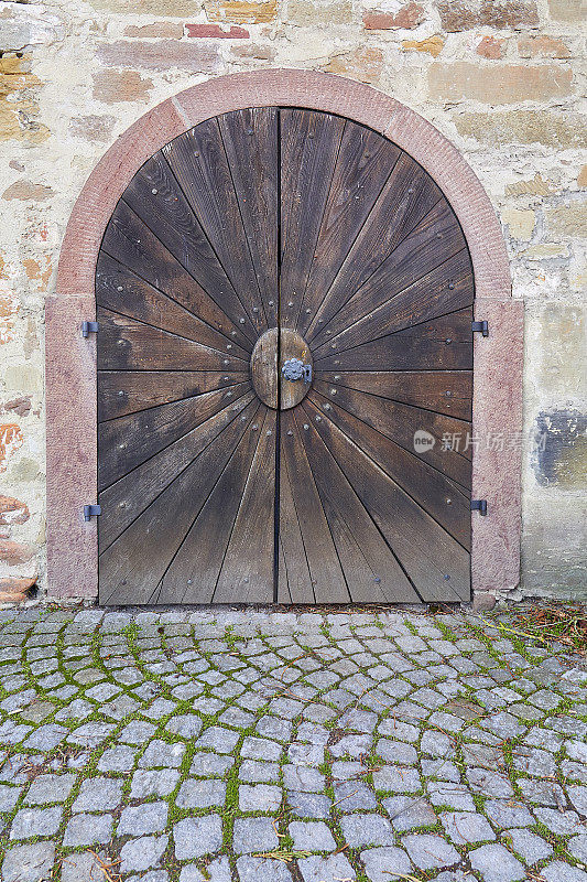 古老的中世纪的门