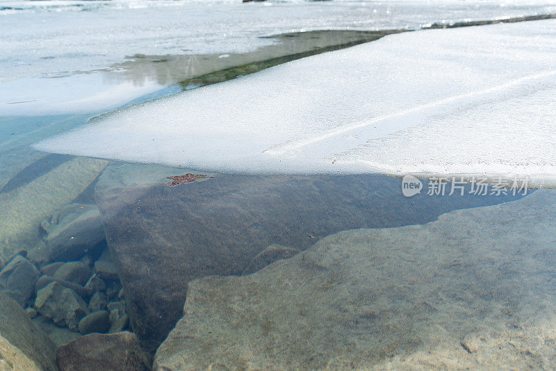 克里斯蒂安岛渡轮(雪松角码头)在拉方丹，小，加拿大，安大略省。