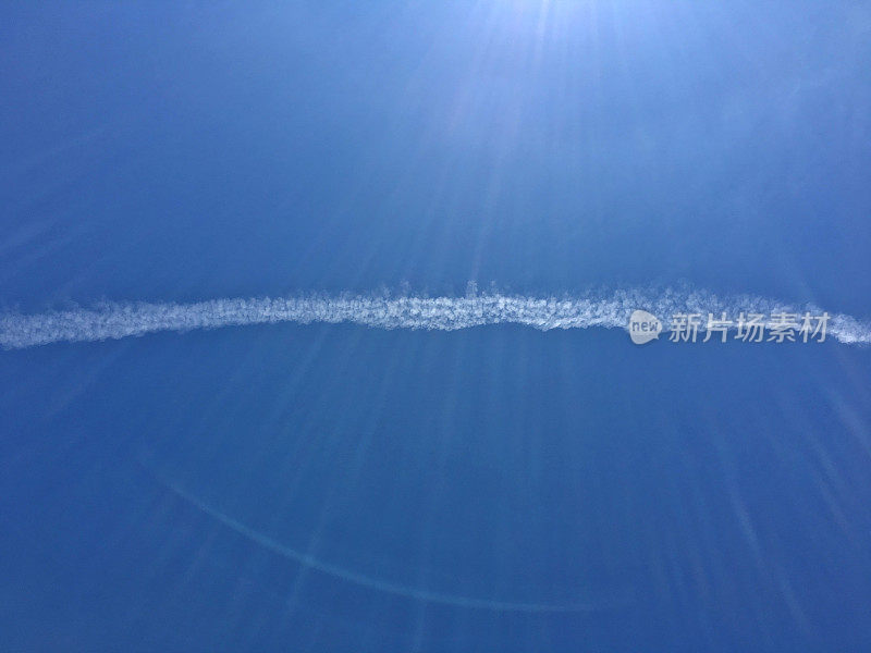 水汽在空中留下的痕迹