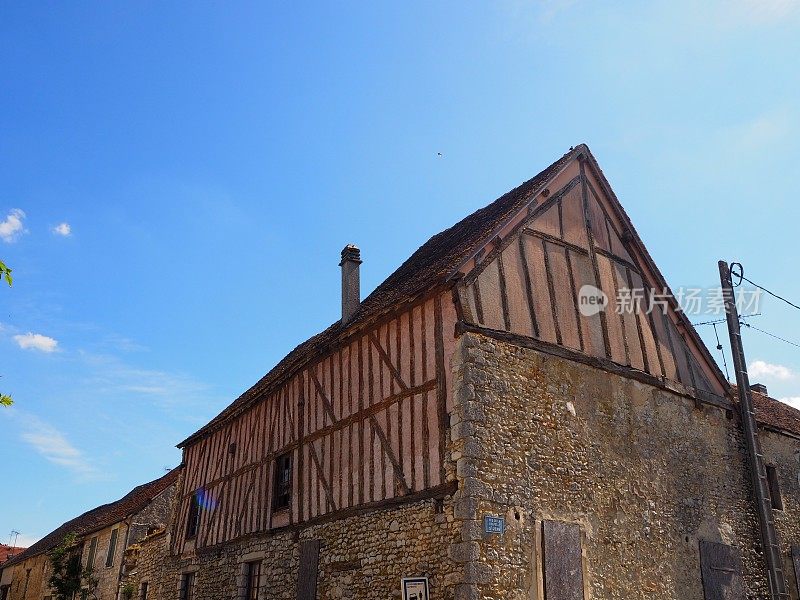 位于巴黎附近的中世纪小镇普罗文斯的典型房屋。