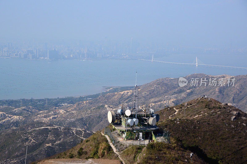 从香港新界青山眺望深圳湾