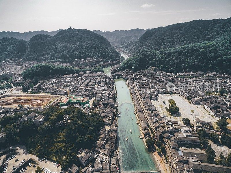 鸟瞰图凤凰古城风光，中国湖南