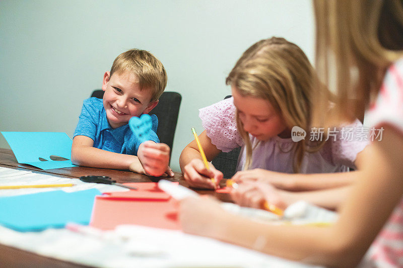 母亲节妈妈与孩子趣味手工活动摄影系列