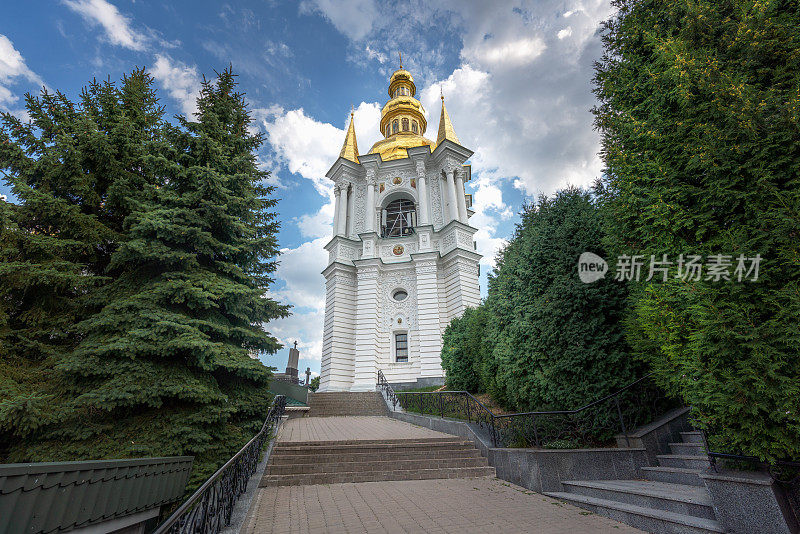 乌克兰基辅，佩切尔斯克拉夫拉修道院建筑群圣母钟楼的基督诞生教堂
