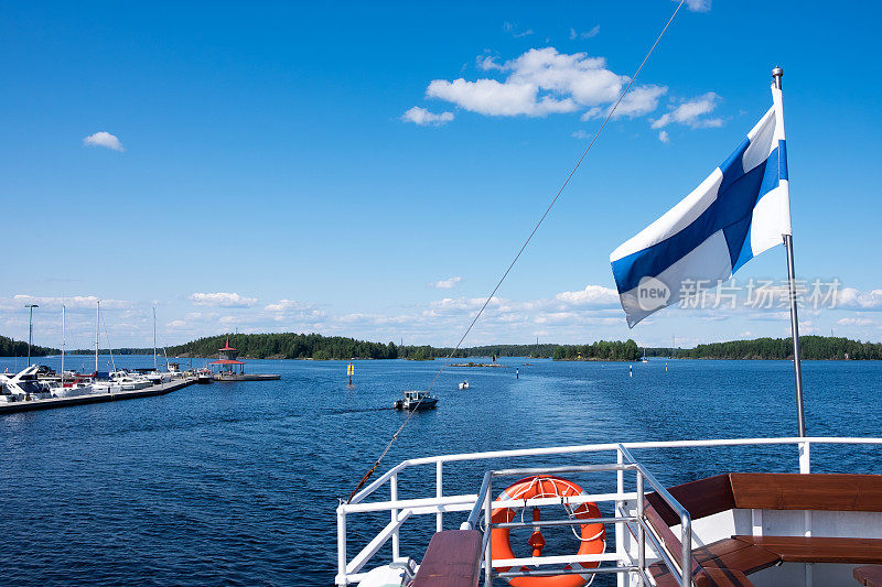 从Saimaa湖上的游船甲板上可以看到美丽的景色